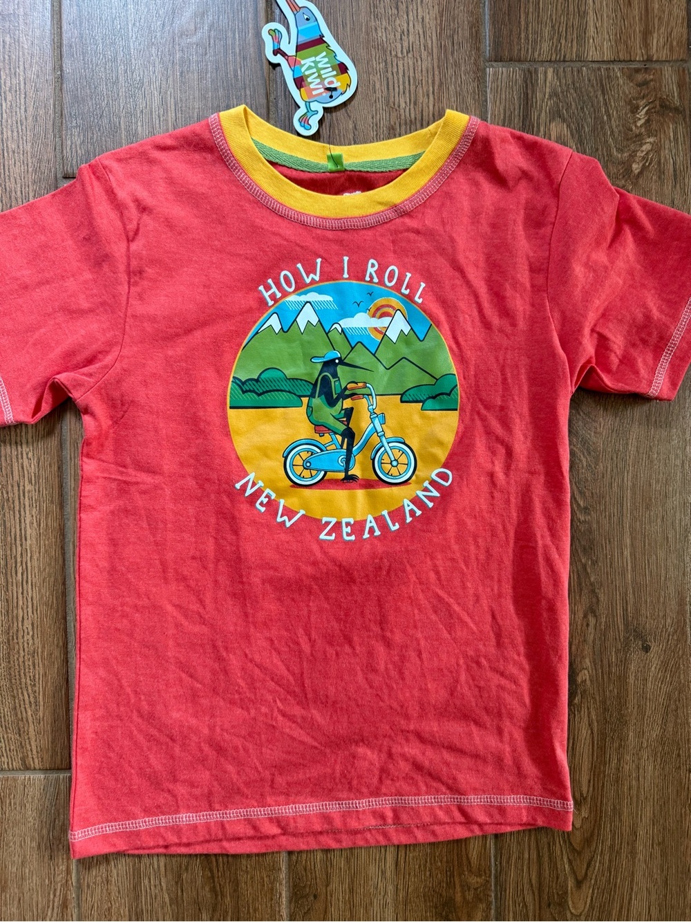 Kids wild kiwi Red Graphic Tee - "How I Roll" New Zealand / size 8